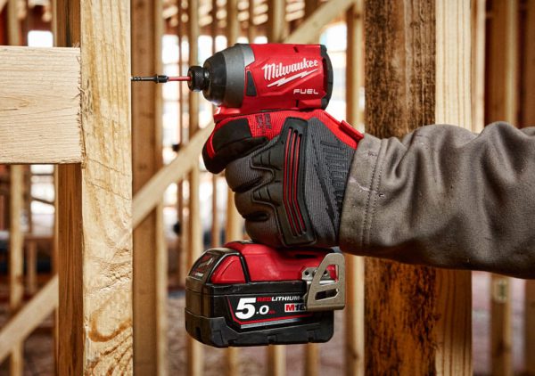 Milwaukee 226 Nm 18V M18FID2-0x 1/4”hex stroke in a suitcase, zero version without battery and charger 4933464087